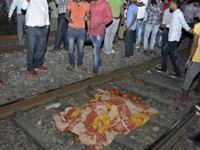 Hindistan'da tren faciası: En az 58 can kaybı