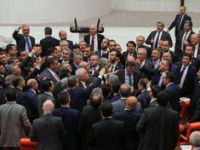 Meclis’te FETÖ kavgası!