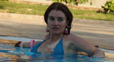 Hilal Cebeci hayranlarını serinletmeye devam ediyor! 1