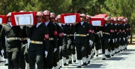 13 şehit için yapılan ilk tören 8