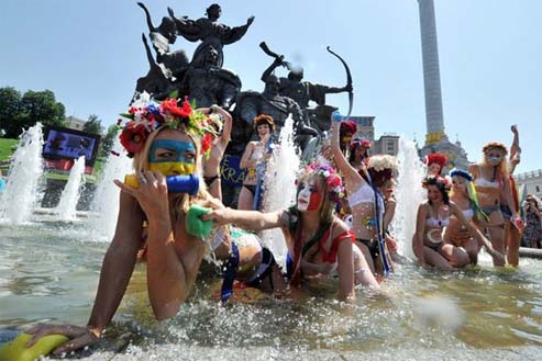 Ukraynalı güzeller Türkiyeden gelecek turistleri bekliyor 7