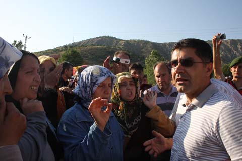 Çörekçilerde kadınlar E-80i trafiğe kapadılar 11