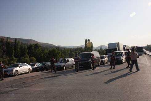 Çörekçilerde kadınlar E-80i trafiğe kapadılar 14