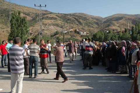 Çörekçilerde kadınlar E-80i trafiğe kapadılar 4