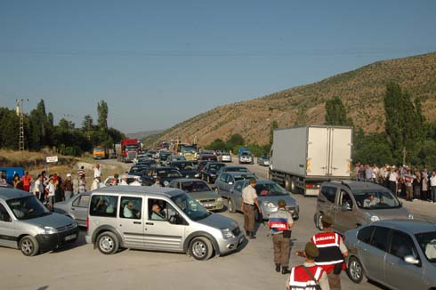 Çörekçilerde kadınlar E-80i trafiğe kapadılar 5