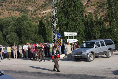 Çörekçilerde kadınlar E-80i trafiğe kapadılar 8