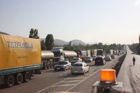 Çörekçilerde kadınlar E-80i trafiğe kapadılar 9