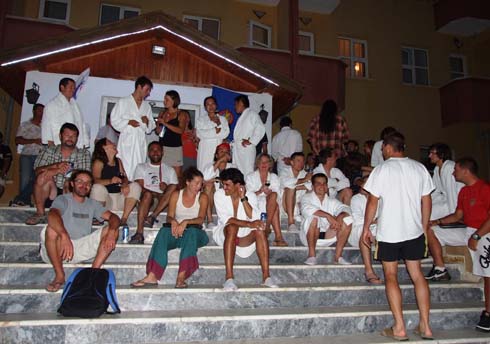 Çavundur Termal Otelde yapılan bornoz partisi! 1