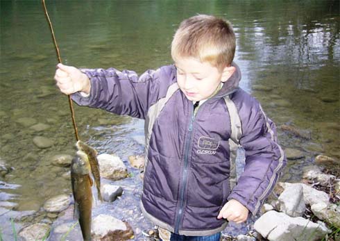 Ertuğrul Uzunoğlunun zıpkınla balık avlama hobisi 3