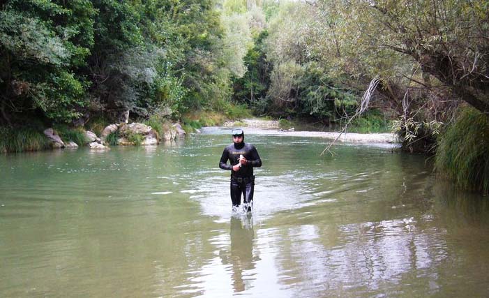 Ertuğrul Uzunoğlunun zıpkınla balık avlama hobisi 6