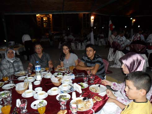 İzmirdeki Çankırılılar iftar sofrasında buluştu 9