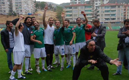 Ligin dibine demir attık 8