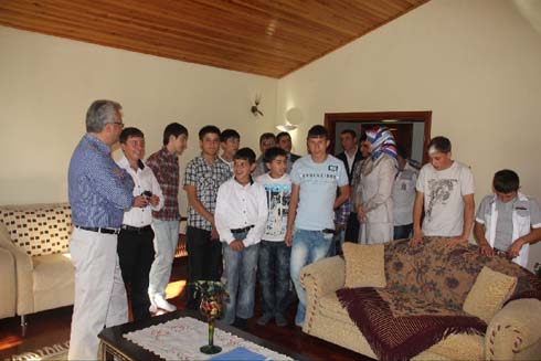 Köpekler değil çocuklar Konakta! 8