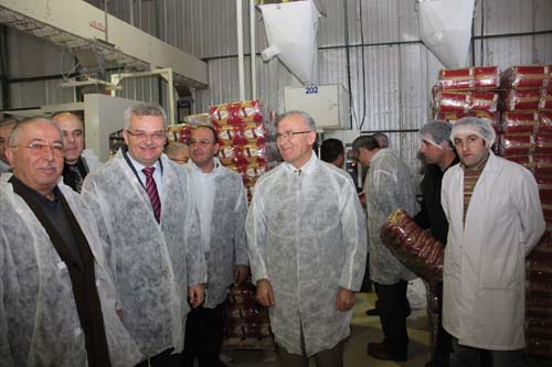 Vali Özcanın UNTAŞ ve Berrak Makarna ziyaretleri 11