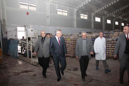 Vali Özcanın UNTAŞ ve Berrak Makarna ziyaretleri 16