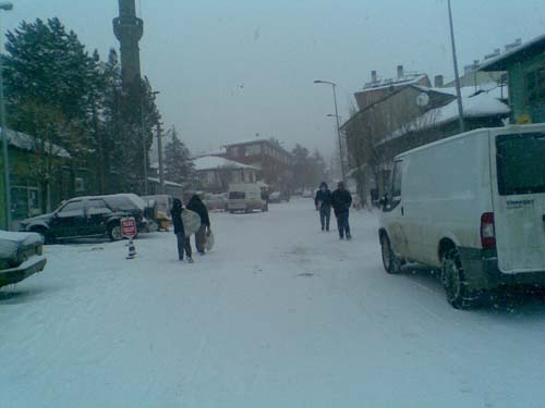 Kurşunluda yoğun kar yağışı ulaşımı engelliyor 3