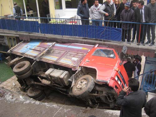 Şans eseri can kaybı yok 1