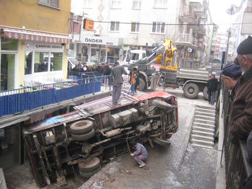 Şans eseri can kaybı yok 12