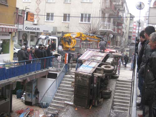 Şans eseri can kaybı yok 14