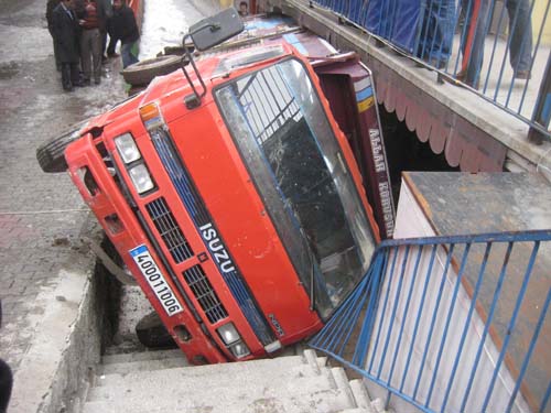 Şans eseri can kaybı yok 3