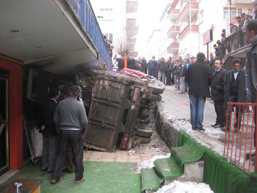 Şans eseri can kaybı yok 4