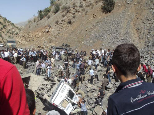 Kurşunlu şehidine ağlıyor 7