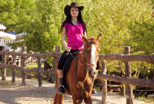 Atanamayan öğretmen mankenliğe başladı! 24