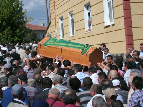 Vahap Yartaş'ı binler uğurladı 13