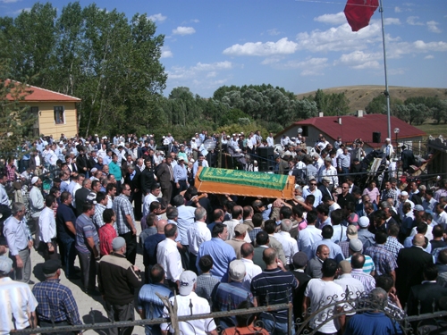 Vahap Yartaş'ı binler uğurladı 3