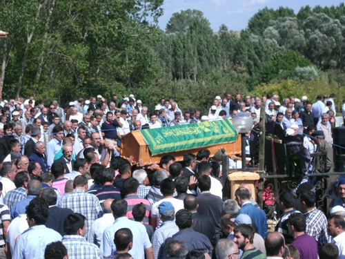 Vahap Yartaş'ı binler uğurladı 4