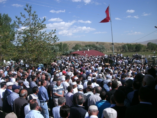 Vahap Yartaş'ı binler uğurladı 7