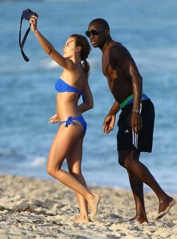 Demba Ba Miami sahillerinde görüntülendi 12