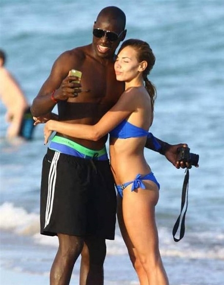 Demba Ba Miami sahillerinde görüntülendi 3