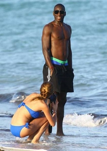 Demba Ba Miami sahillerinde görüntülendi 8