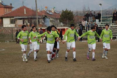 Ilgazspor Yapraklı Belediyespor engelini 2-1le geçti 11