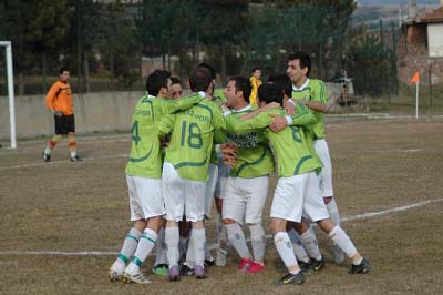 Ilgazspor Yapraklı Belediyespor engelini 2-1le geçti 3