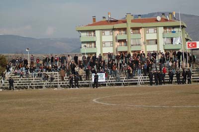 Ilgazspor Yapraklı Belediyespor engelini 2-1le geçti 4