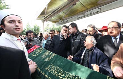 Defne Joy Fosterin cenaze töreni 3