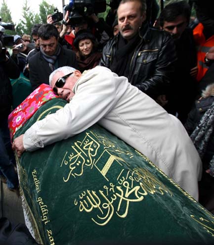 Defne Joy Fosterin cenaze töreni 9