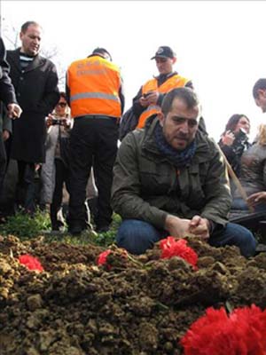 İlker Yasin Solmazın eşi Defneye vedası 1