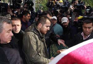 İlker Yasin Solmazın eşi Defneye vedası 11
