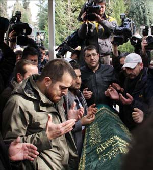 İlker Yasin Solmazın eşi Defneye vedası 12