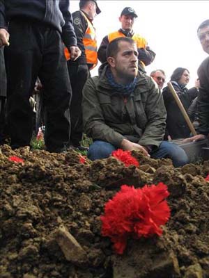 İlker Yasin Solmazın eşi Defneye vedası 3