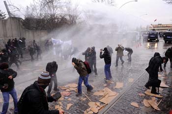 Ankarada öğrencilere polis müdahalesi 1
