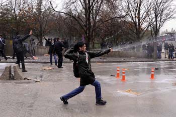 Ankarada öğrencilere polis müdahalesi 5