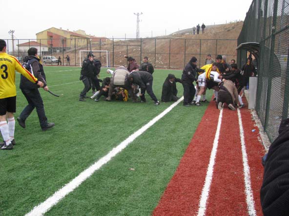 Olaylı Yapraklı - Çerkeş maçından görüntüler... 1