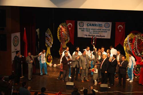 Sevgi Petek söyledi, Ortalılar coştu 2