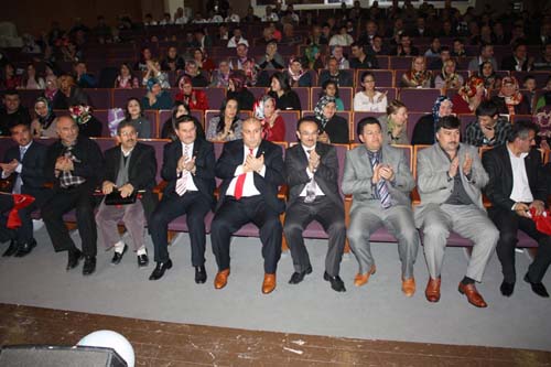 Sevgi Petek söyledi, Ortalılar coştu 3