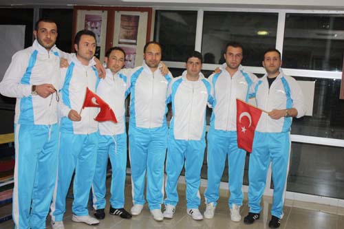 Sevgi Petek söyledi, Ortalılar coştu 4