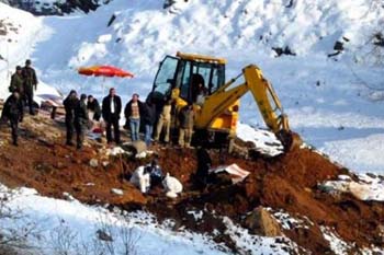 Bitlisteki kazıda 12 insan kemiği bulundu 7